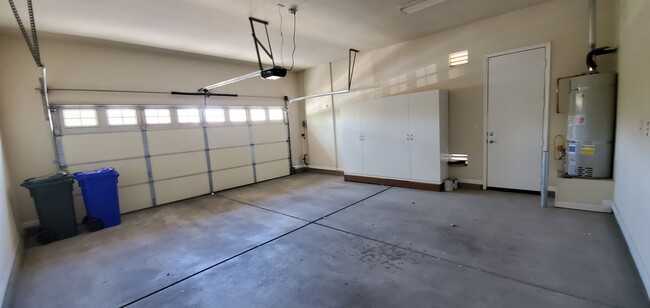 Building Photo - Apple Valley-Del Web Home, 2 Bedrooms,2 Ba...