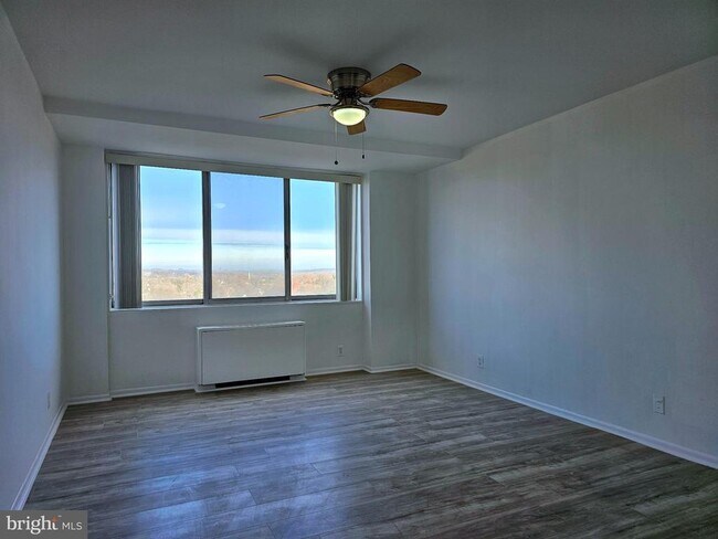 Building Photo - 301 N Beauregard St