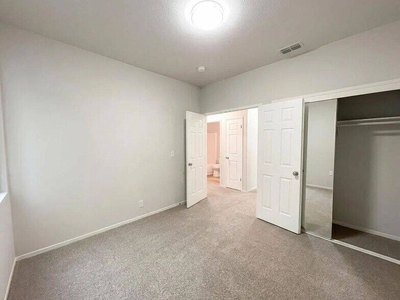 Building Photo - 108 Austin Dr