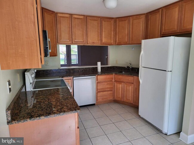 Building Photo - 6002 Bridgepointe Dr