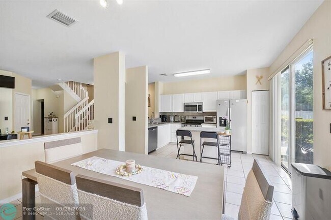 Building Photo - 9090 NW 40th Pl