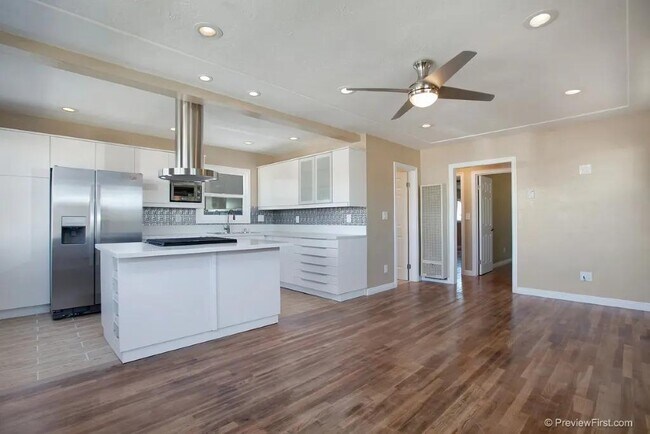 Building Photo - 3739 Ocean View Blvd