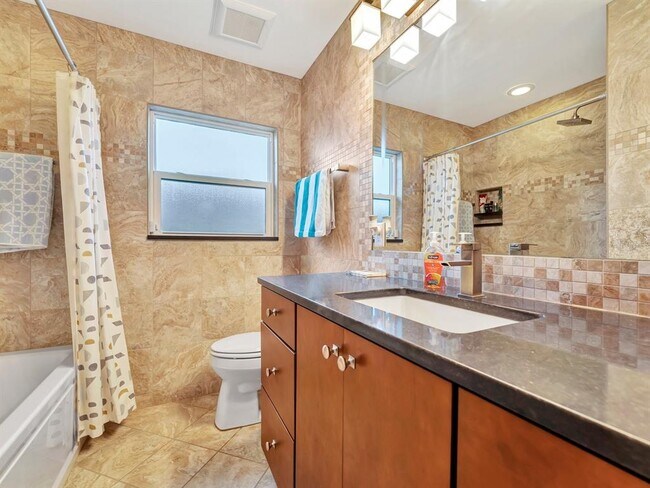 Building Photo - 3204 S Maritana Dr