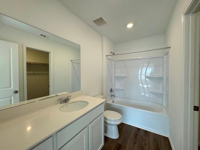 Building Photo - 184 Chapel Beck Dr