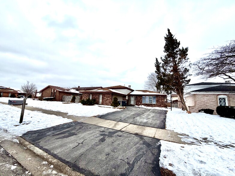 Building Photo - 3325 192nd Pl