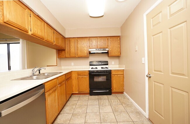 Building Photo - 104 Cedar Ridge Way