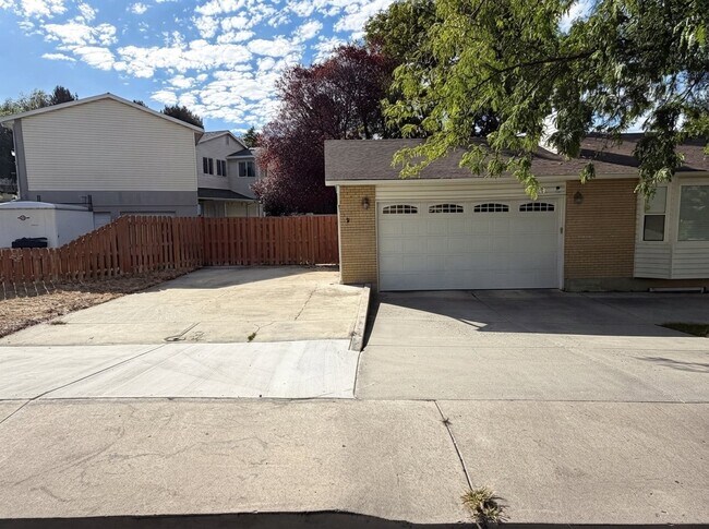 Building Photo - 1184 E 300 N