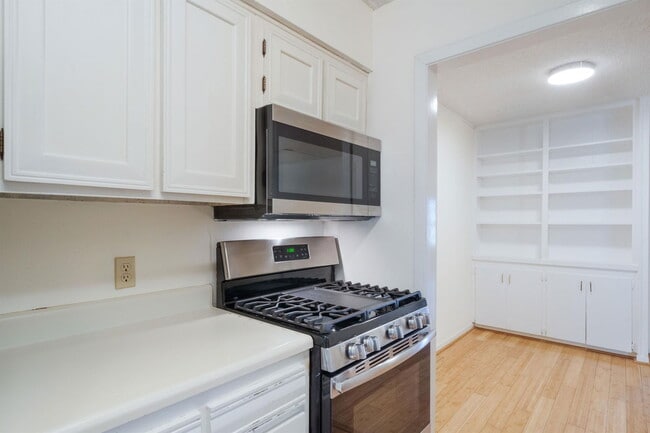 Building Photo - 1240 Barton Hills Dr