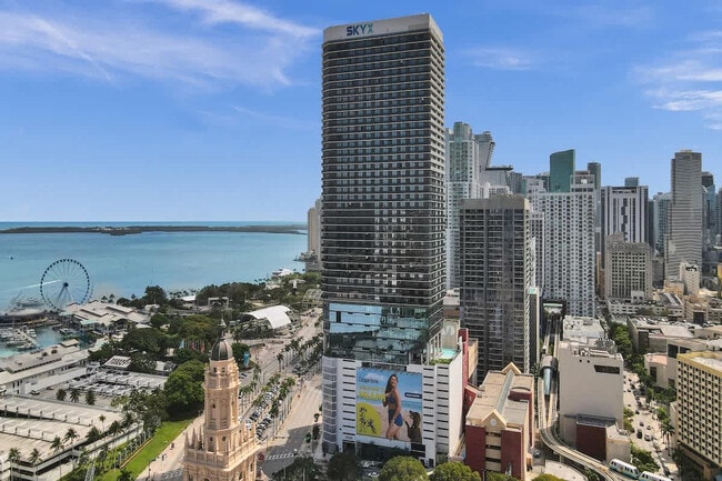 Building Photo - 398 NE 5th St