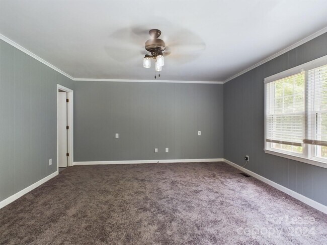 Building Photo - 618 Monroe Hwy