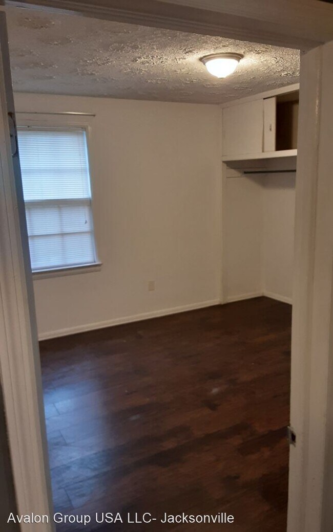Building Photo - 2 br, 1 bath House - 8052 Hawthorne St