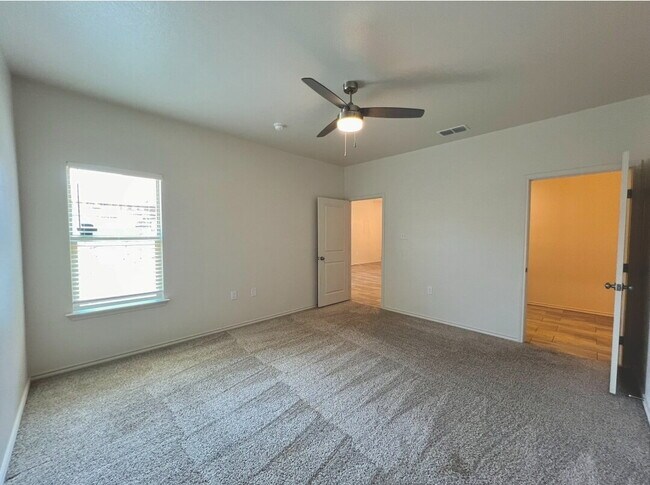 Building Photo - "Charming 3-Bed, 2-Bath Home in Lubbock – ...