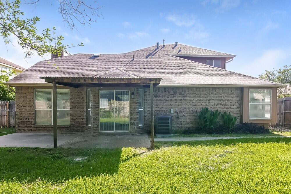 Building Photo - 4978 Briar Oaks Ln