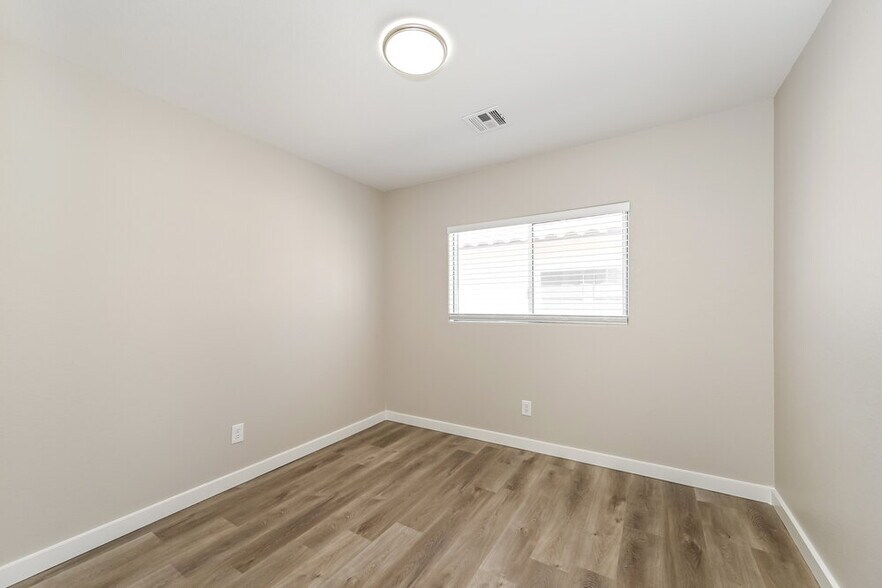 Building Photo - 6244 W Haleh Ave