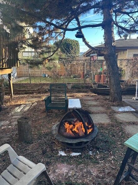 Shared oversized backyard - 2442 N California Ave
