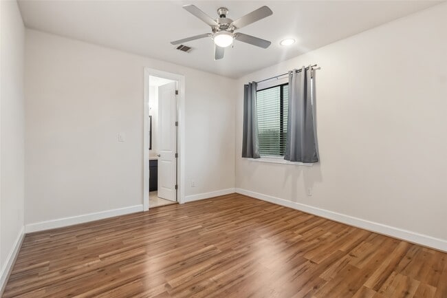 Building Photo - 5729 Larkin St