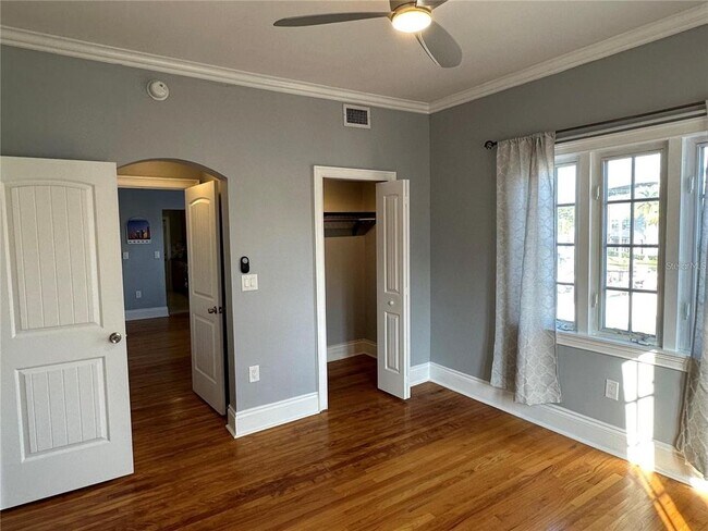 Building Photo - 2117 W Dekle Ave