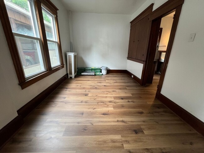 Building Photo - Large Newly Renovated 3 Bed/1 Bath Single ...