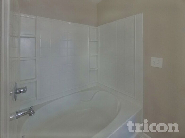 Building Photo - 369 Drooping Leaf Rd