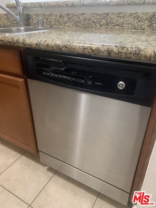 Building Photo - 355 N Maple St