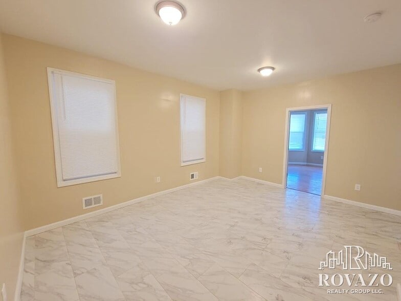 Building Photo - 384 21st St