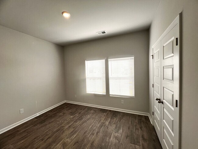 Building Photo - Welcome To The Preserves At Hiltonhead Lakes