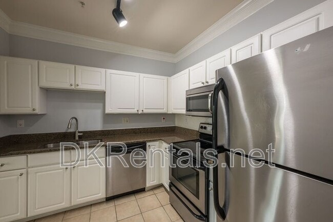 Building Photo - 1850 Cotillion Dr
