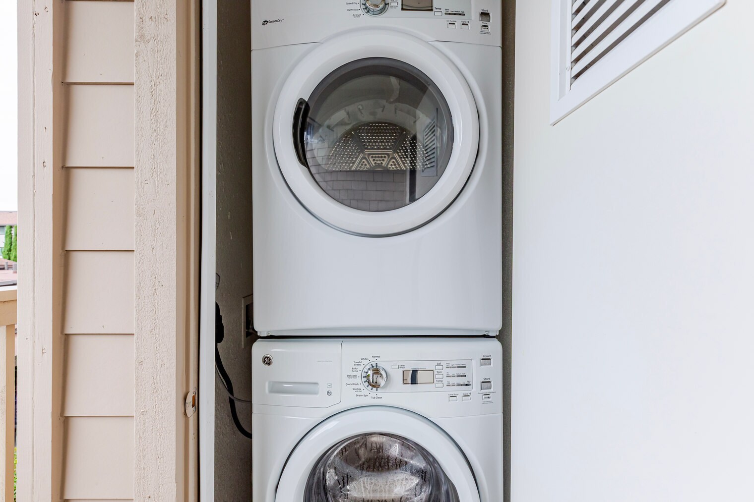 Building Photo - 644 Edgewater Blvd