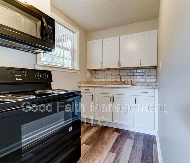 Building Photo - 1007 Hogan St