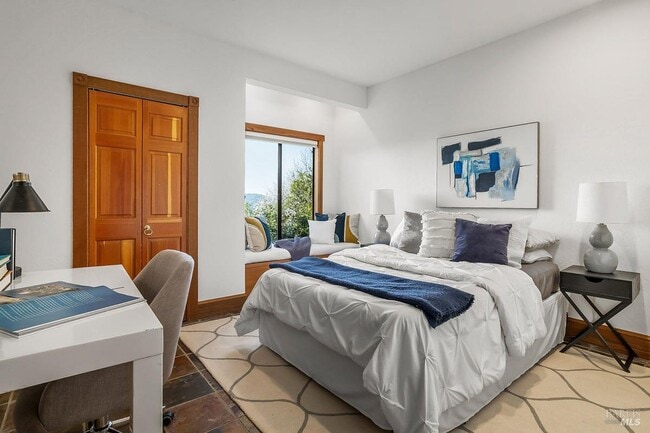 Building Photo - 1100 Bayhills Dr