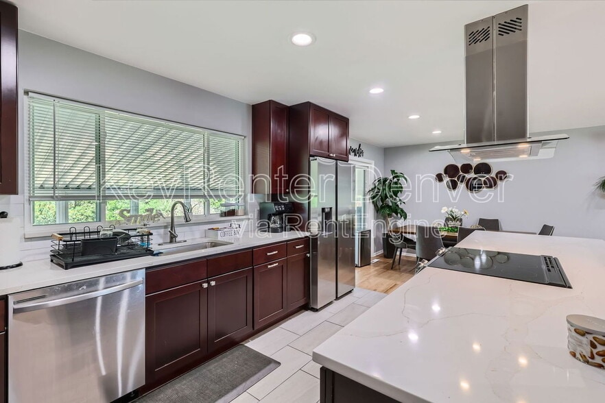 Building Photo - 683 Dawson St