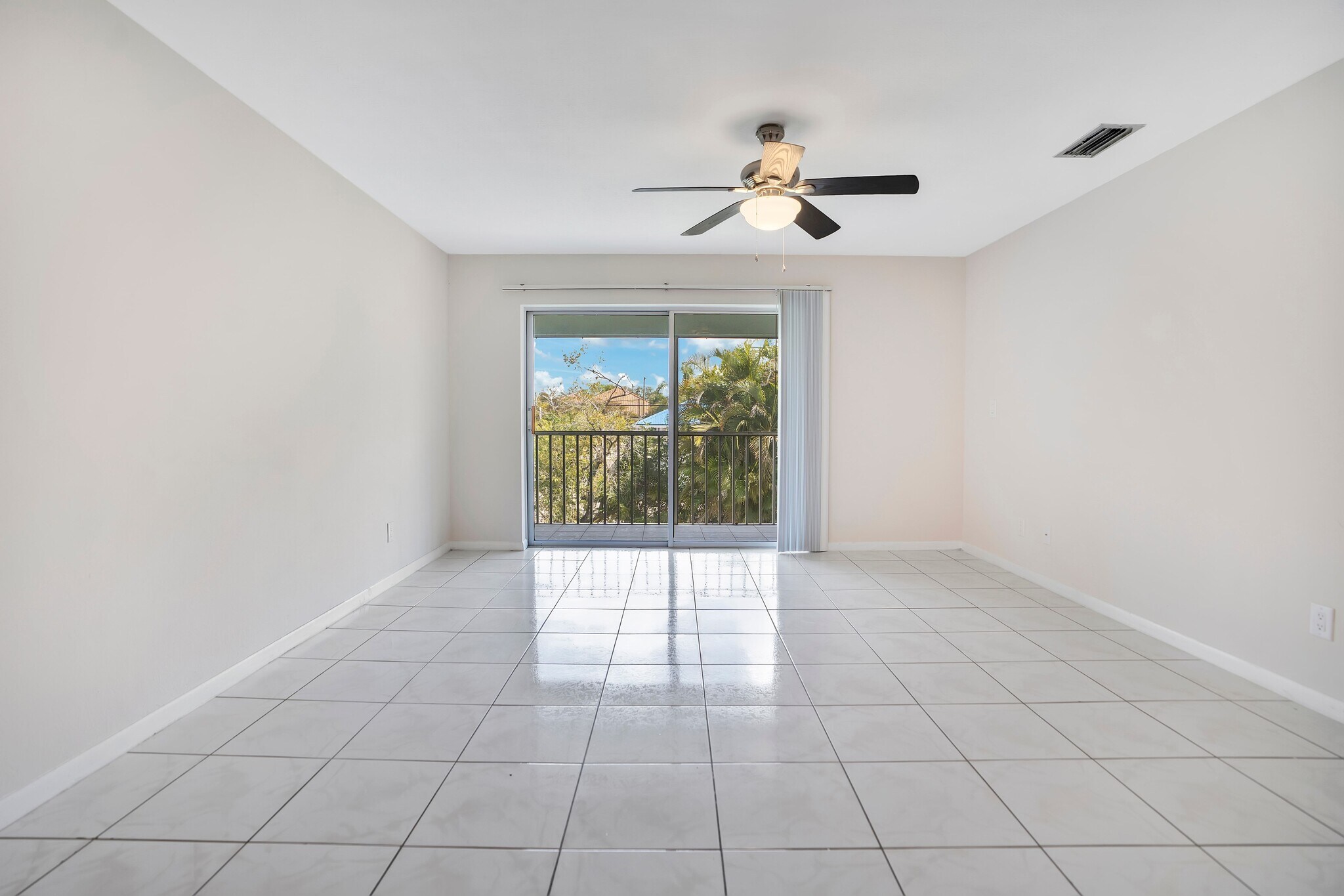 Building Photo - 203 SE 15th Pl