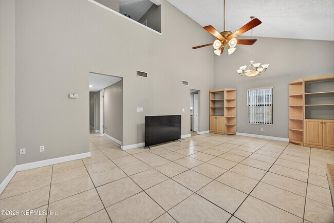 Building Photo - 3945 Oak St