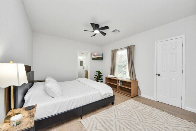 Building Photo - 2811 Winbern St