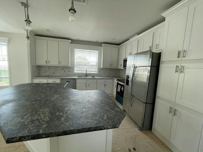 Building Photo - 2914 Stallion Ct