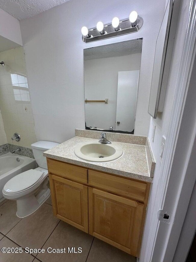 Building Photo - 1217 Schumann Dr