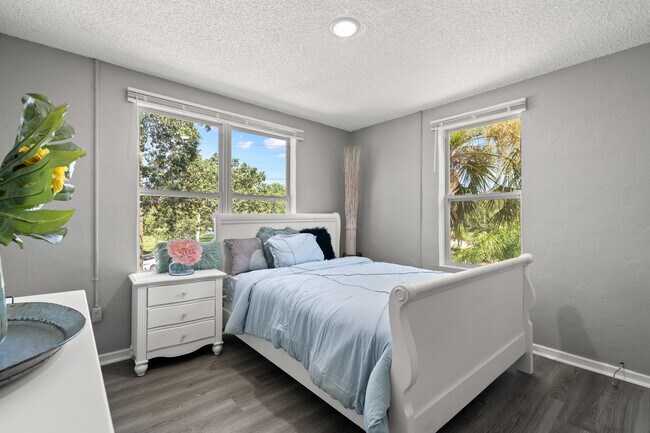 Building Photo - 511 16th St S