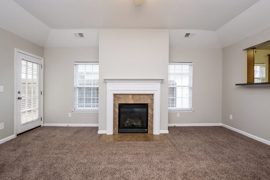 Building Photo - 5 Hill Crest Cir