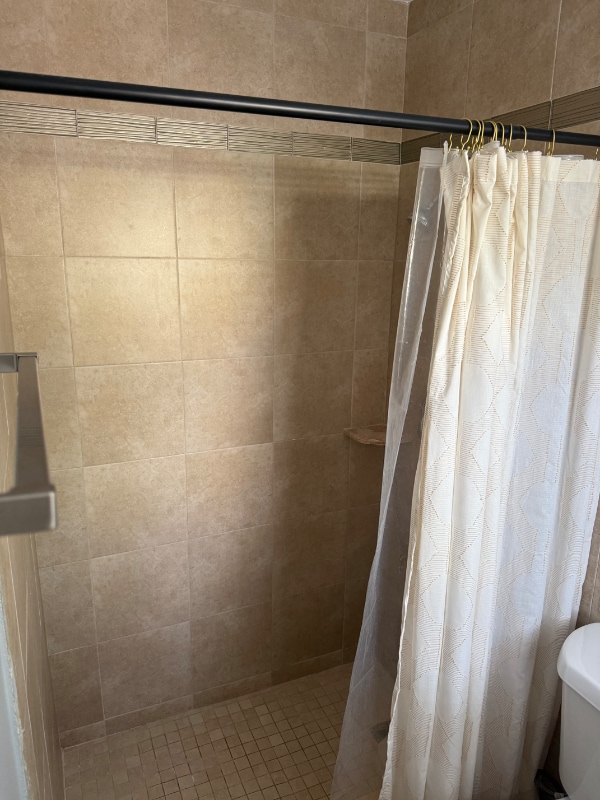 Building Photo - 2419 NE 2nd Ave