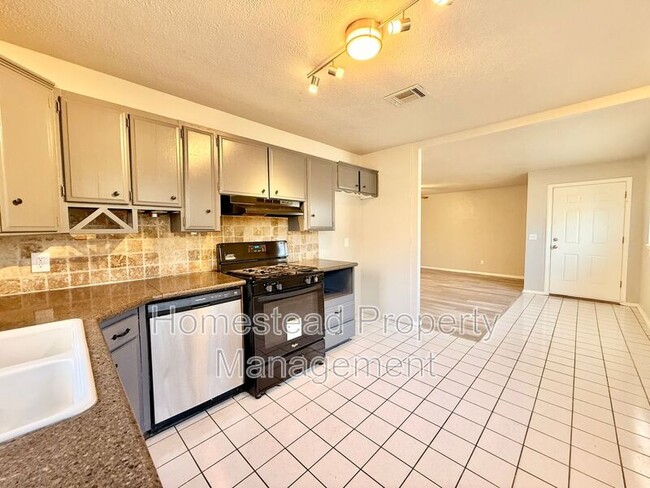 Building Photo - 2744 SW 64th St