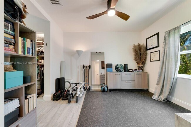 Building Photo - 1355 Biarritz Dr