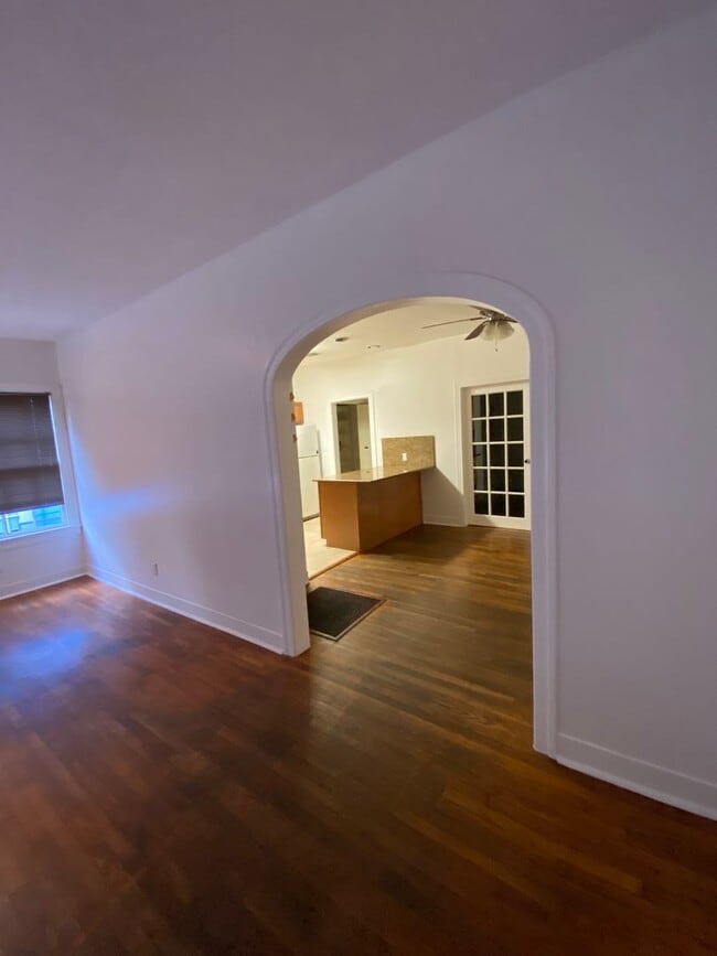 Building Photo - 814 E 30th St