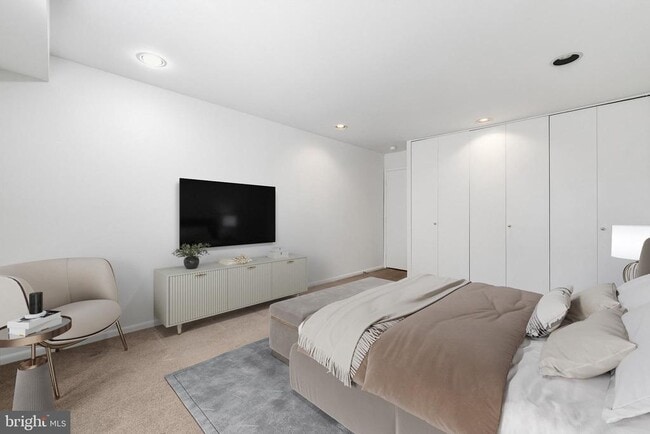 Building Photo - 1640 Oakwood Dr