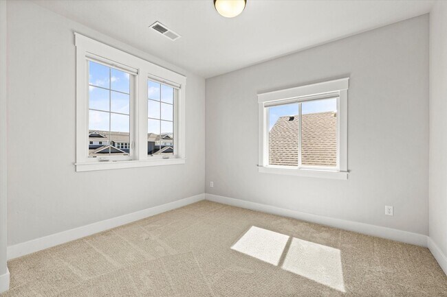 Building Photo - Luxury 4-Bedroom Home for Rent in Dry Cree...