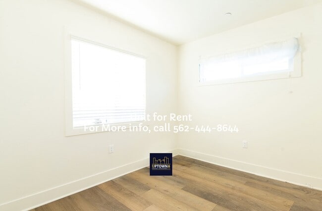 Building Photo - Townhome - 3 Bedrooms / 2 Baths - Cudahy