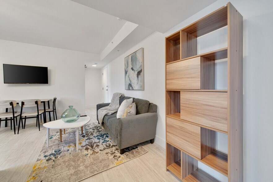 Building Photo - 1302 SW 22nd Ave