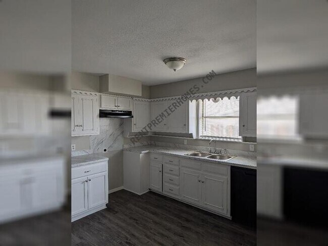 Building Photo - 2009 Ming Dr