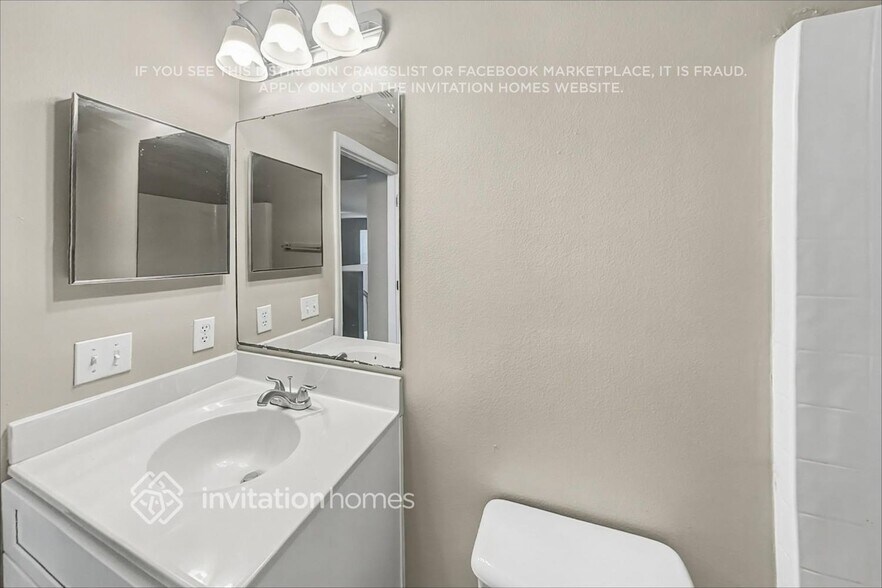 Building Photo - 1225 Howland Blvd