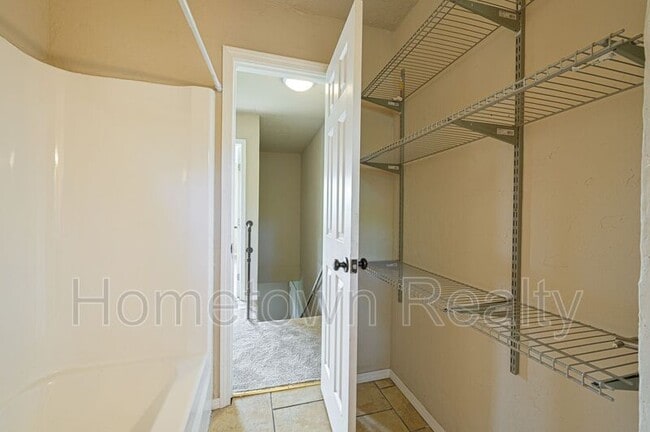 Building Photo - 135.5 E Himes St