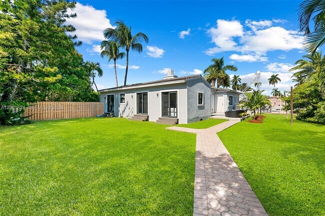Building Photo - 2301 E Las Olas Blvd